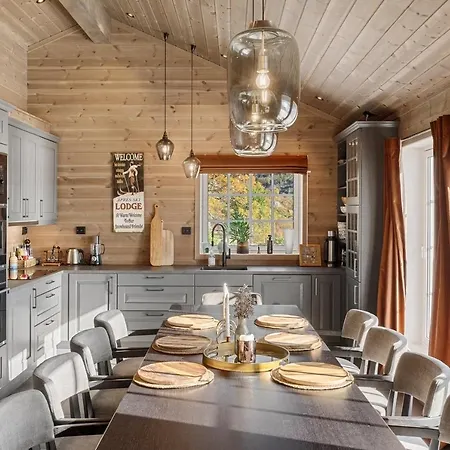 Exclusive Family With View And Beautiful Norwegian Nature